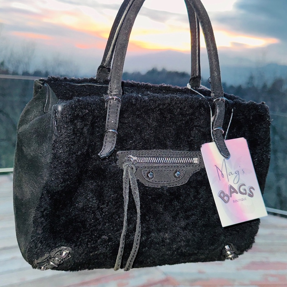 Balenciaga: Sherpa Suede Wool Shearling Mini Tote Bag (Black) - Picture 5 of 16